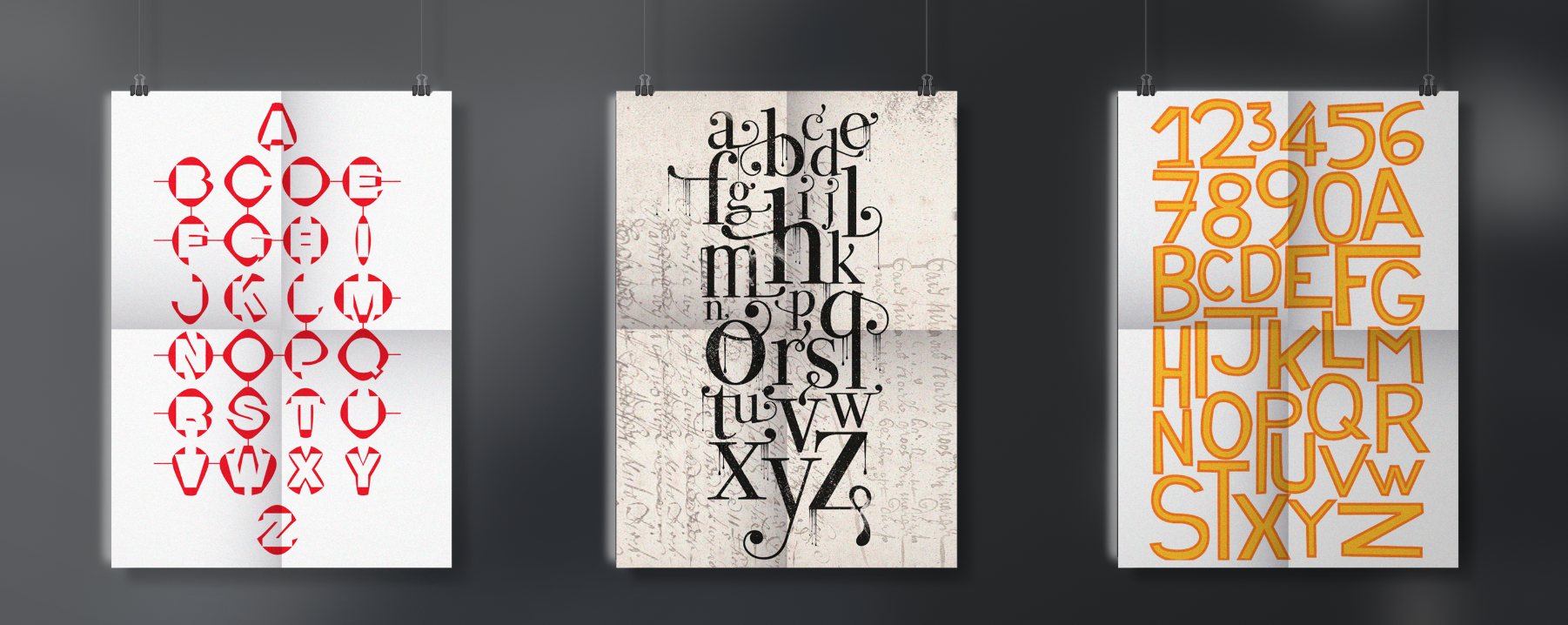 Trois affiches typographiques accrochées : pochoir rouge, sérif ornée, chiffres et lettres jaunes
